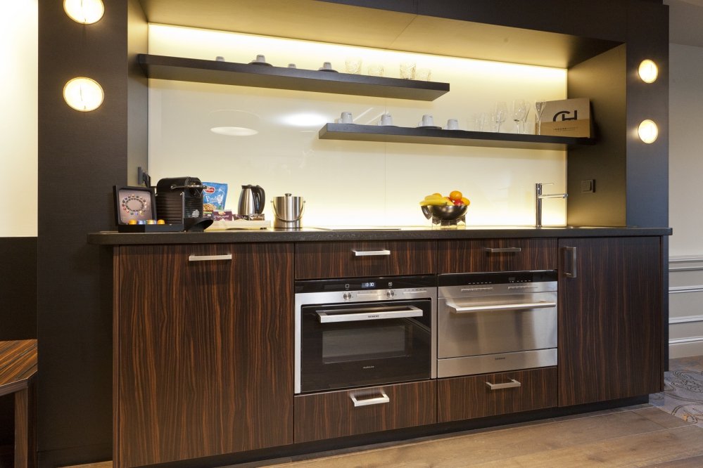 Spacious kitchenette