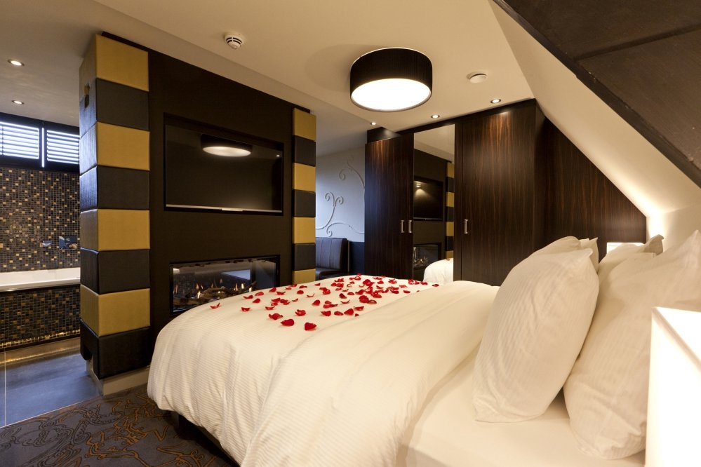 For a romantic stay or as a bridal suite