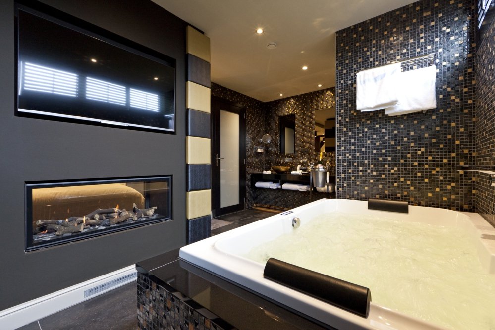 Jacuzzi with fireplace and flatscreen TV