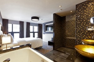 Suite 5 Lange Voorhout - badkamer en slaapkamer